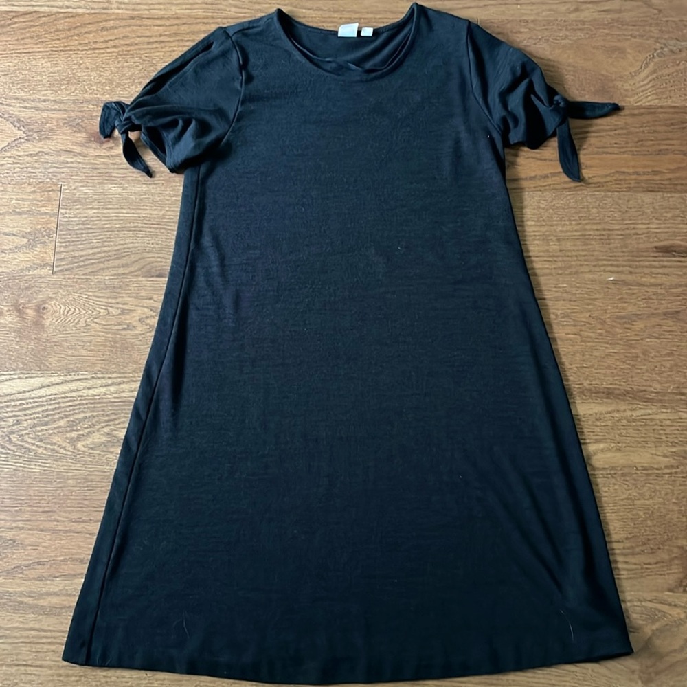 Gap Black Softspun Tie-Sleeve Swing Dress.